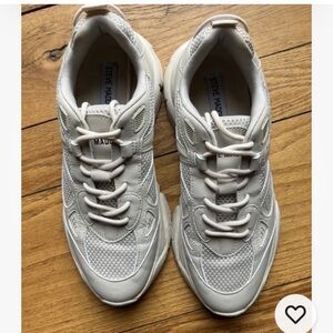 Steve Madden Cream Athletic Sneakers
Leather coated upper size 10